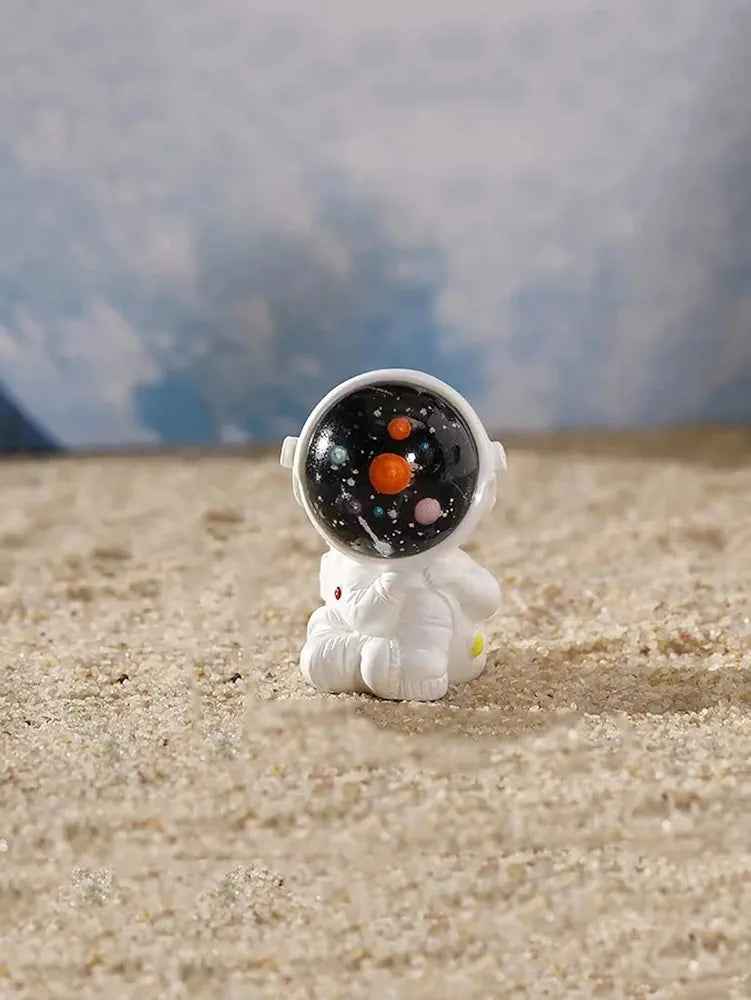 Satyam Kraft Resin 1 Set Astronaut Figurines Outer Space-Themed Action Figures