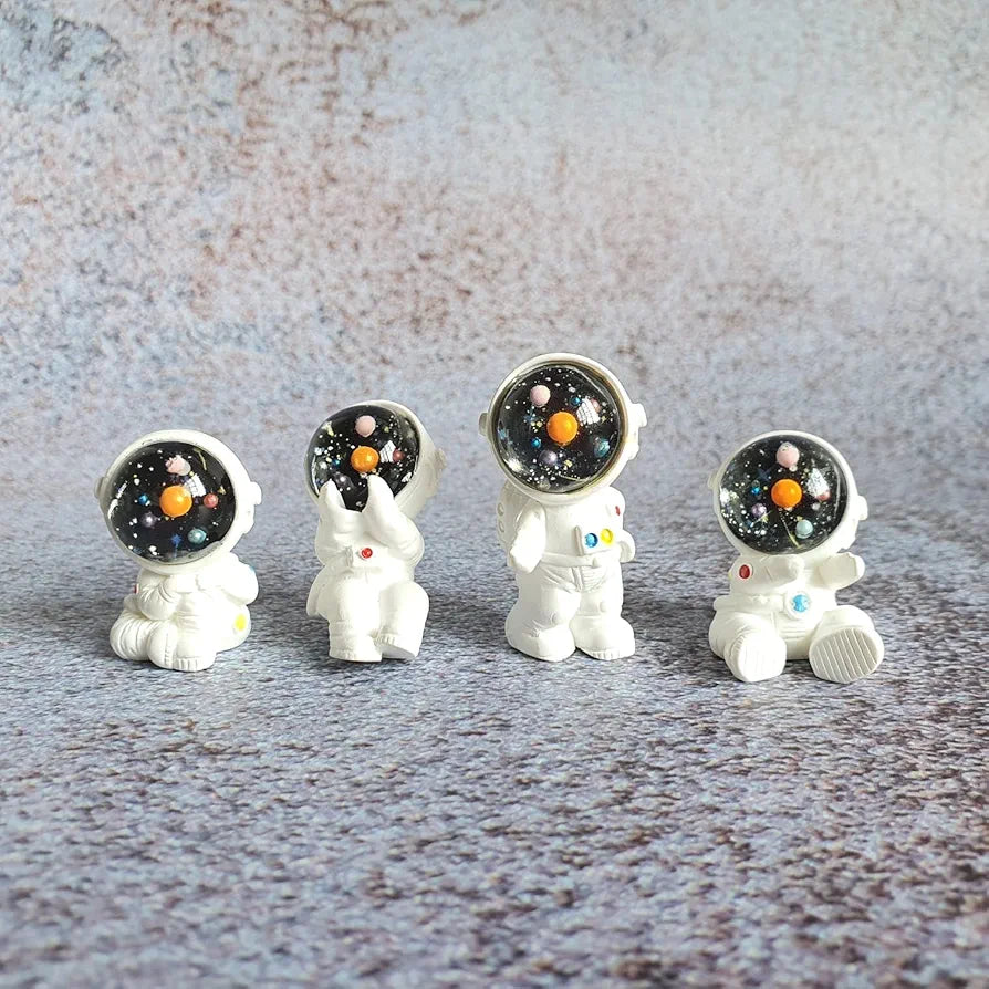 Satyam Kraft Resin 1 Set Astronaut Figurines Outer Space-Themed Action Figures