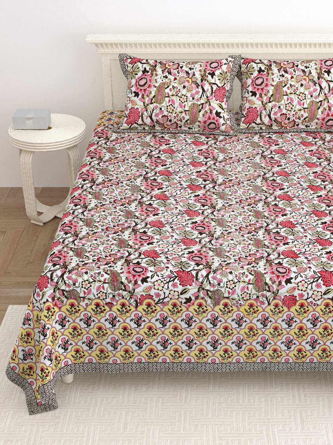 100% Pure Cotton Traditional Printed Bedsheet for Double Bed King Size Bedsheet with 2 Pillow Covers