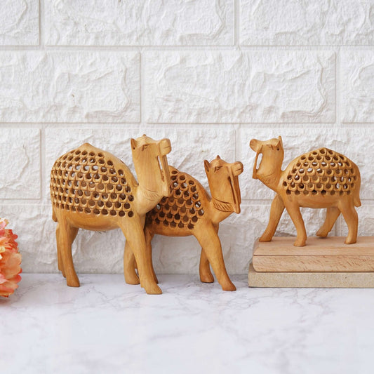 Handcrafted Wooden Camel Figurine: Exquisite Décor Inspired by the Desert