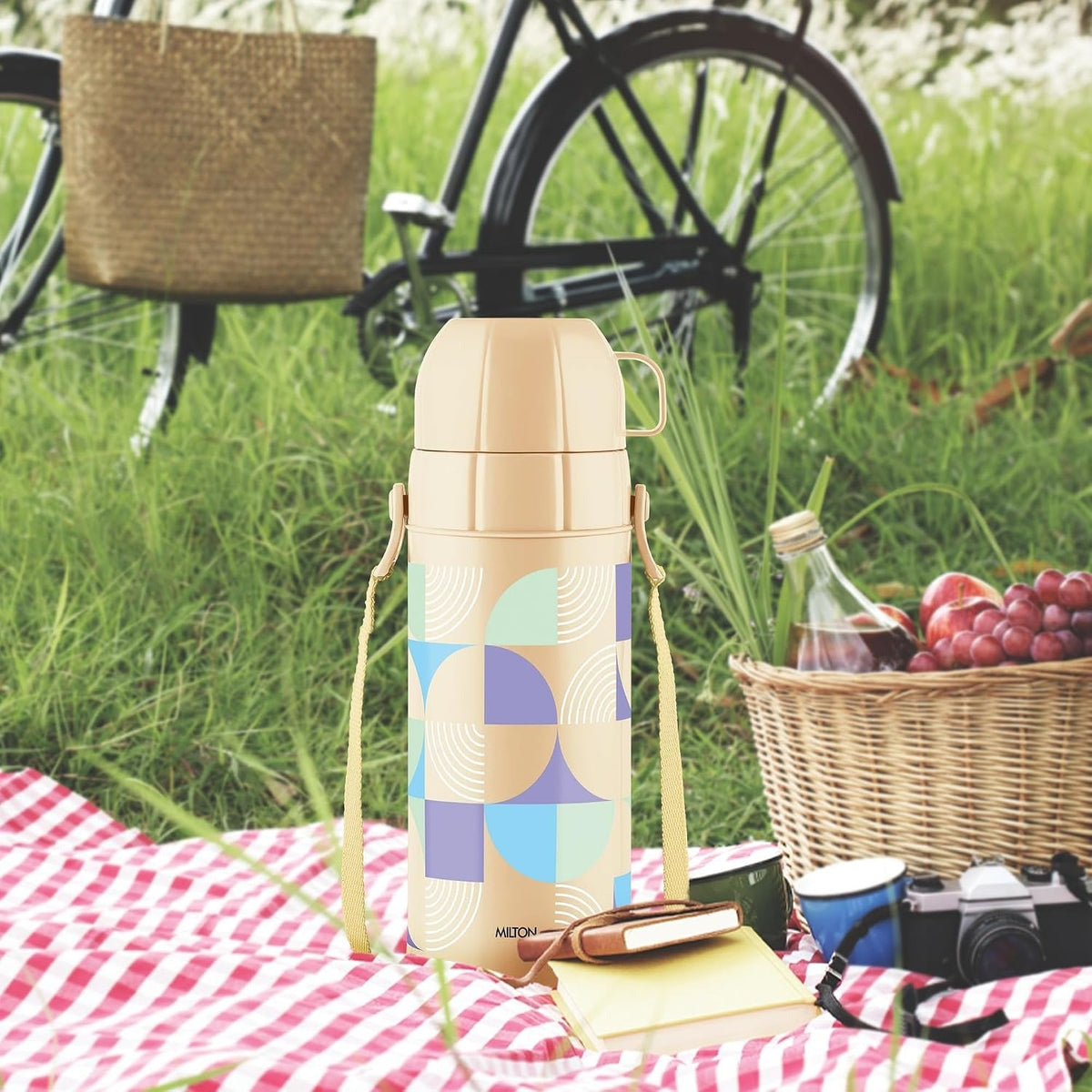 Milton Eiffel 1000 Vacuum Insulated Thermos Flask with Strap to Carry - Marble Ivory