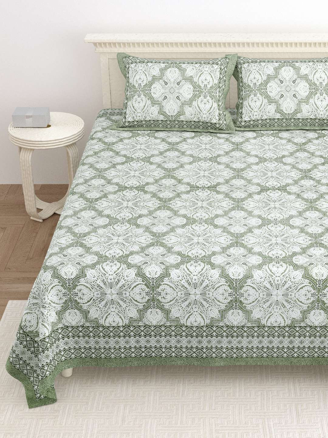 100% Pure Cotton Traditional Printed Bedsheet for Double Bed King Size Bedsheet with 2 Pillow Covers