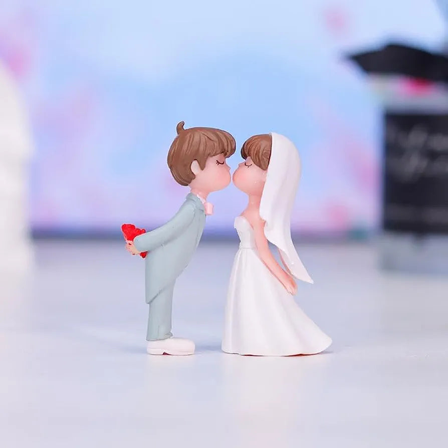 Satyam Kraft Resin 1 Set Romantic Couple Miniature Bride Kissing Groom Showpiece