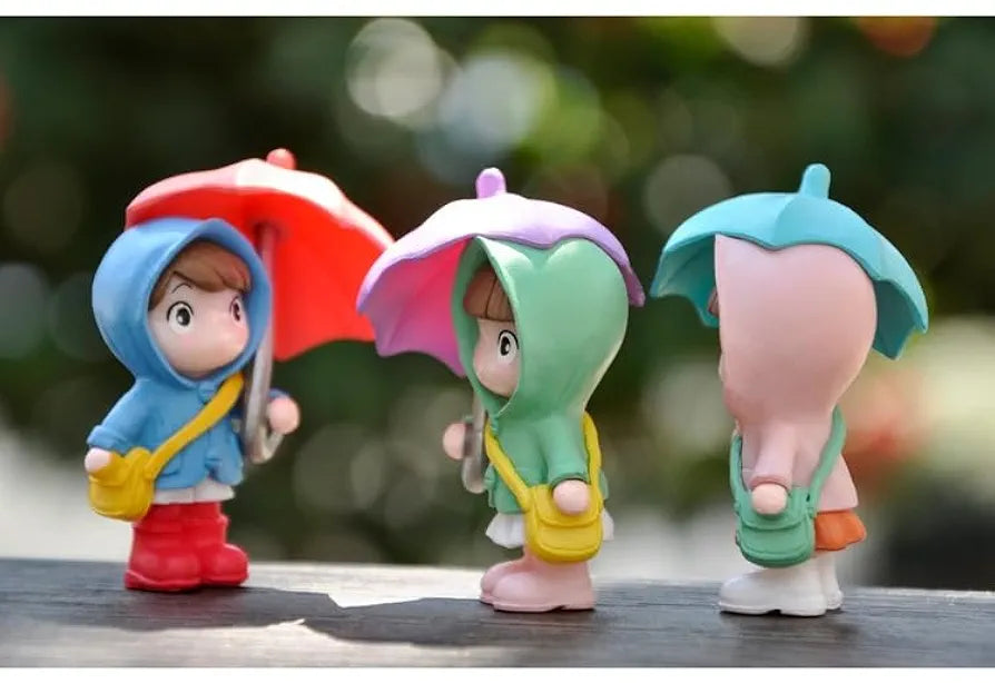 Satyam Kraft Resin 4 Pcs Miniature Cute Brother Sister Figurines with Open Umbrella
