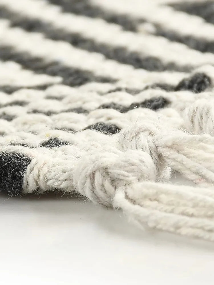 Sashaa World 100% Woven Washable & Reversible Cotton Small Rug Colour Black & White