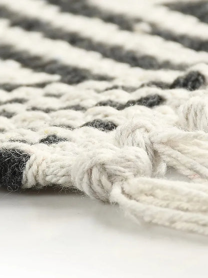 Sashaa World 100% Woven Washable & Reversible Cotton Small Rug Colour Black & White