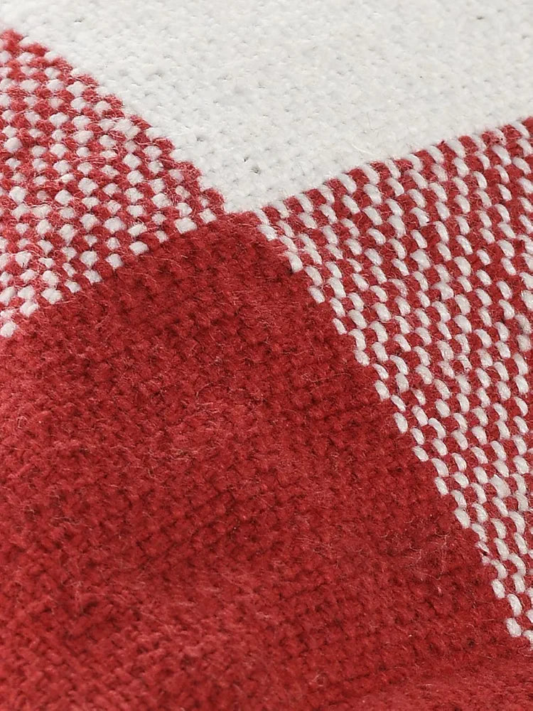 Sashaa World Cotton Check Cushion Colour Red And White