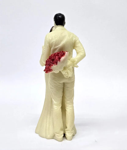 Gold Art India Couple Figurine with Ivory Finish Red Flower Bouquet