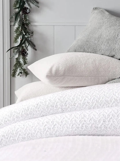 Sashaa World Cotton Chevron Throw Blanket Handwoven with Fringes Colour White