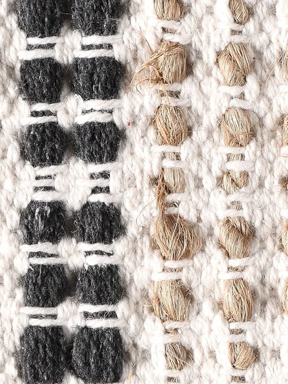 Sashaa World Jute and Cotton Braided Natural Rug  Colour Natural and Black