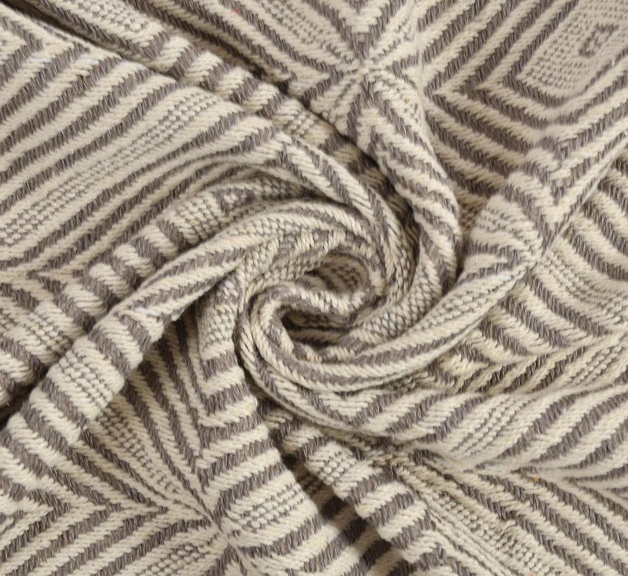 Sashaa World Diamond Weave Comfort Throw Colour Grey and natural