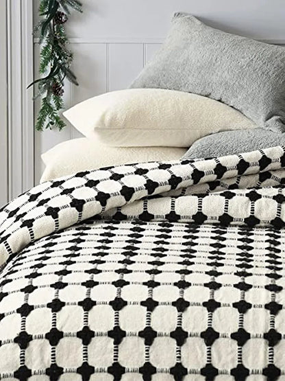 Sashaa World Striped Super Soft & Breathable Throw Blanket Colour White/Black