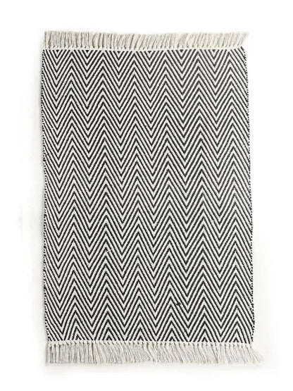 Sashaa World 100% Woven Washable & Reversible Cotton Small Rug Colour Black & White