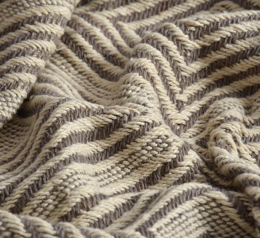 Sashaa World Diamond Weave Comfort Throw Colour Grey and natural