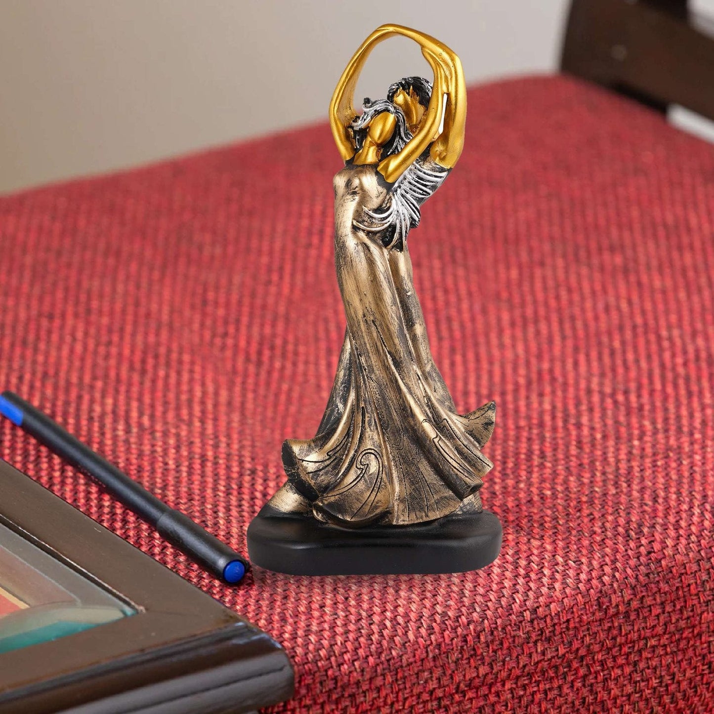 GREAT Valentine’s Day Gift For Girl & Boys symbolizes true love, Romantic Gift Showpieces golden brown