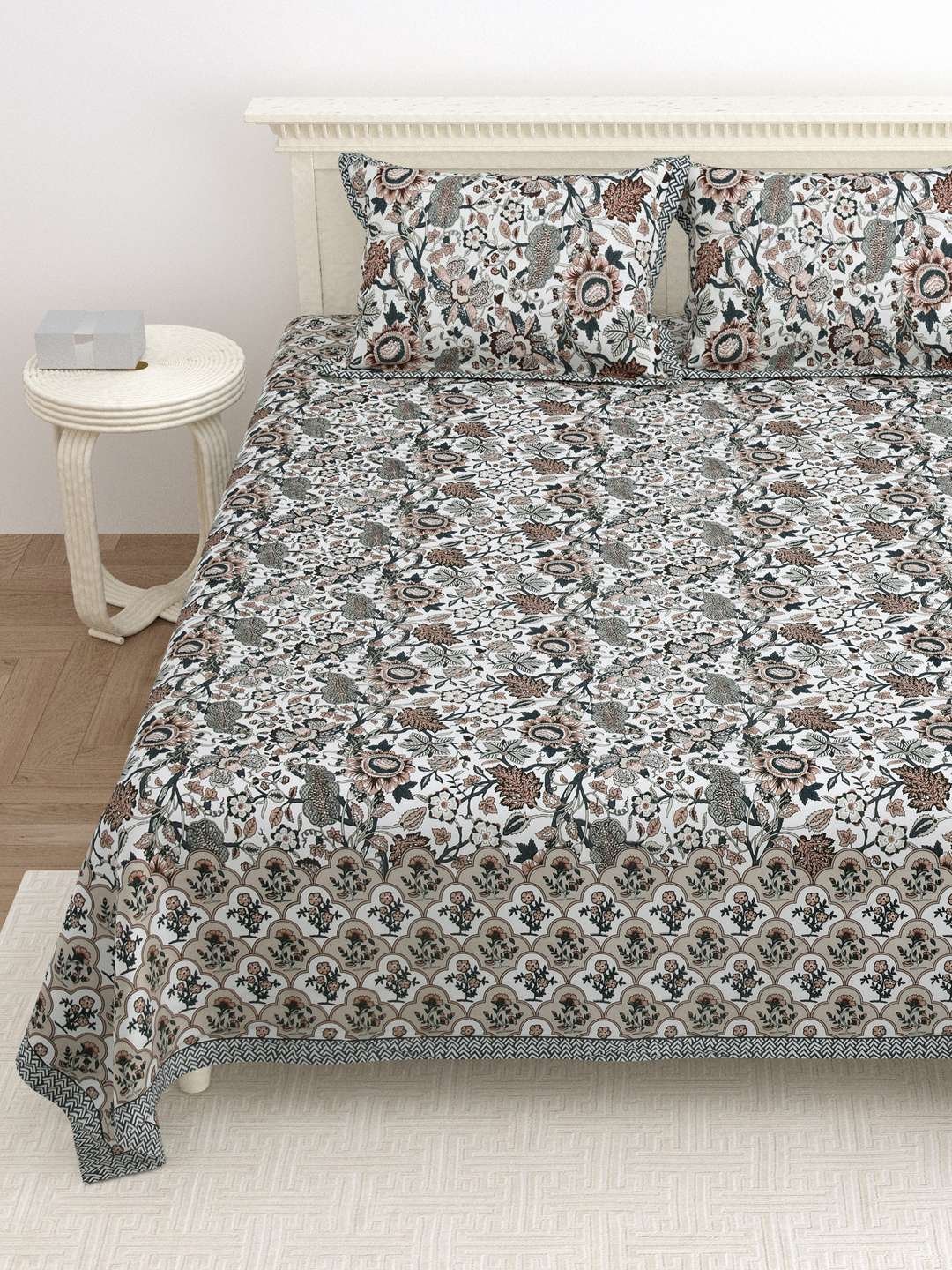 100% Pure Cotton Traditional Printed Bedsheet for Double Bed King Size Bedsheet with 2 Pillow Covers