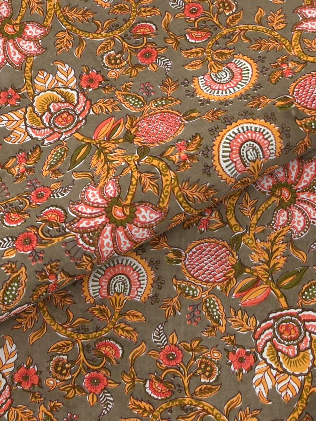 100% Pure Cotton Traditional Printed Bedsheet for Double Bed King Size Bedsheet with 2 Pillow Covers