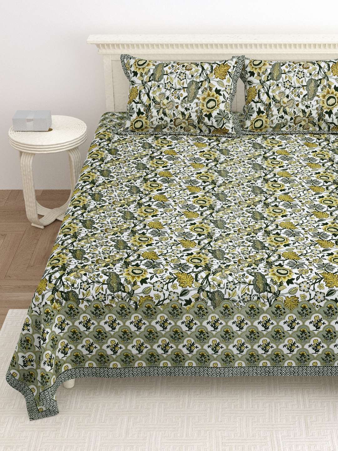 100% Pure Cotton Traditional Printed Bedsheet for Double Bed King Size Bedsheet with 2 Pillow Covers