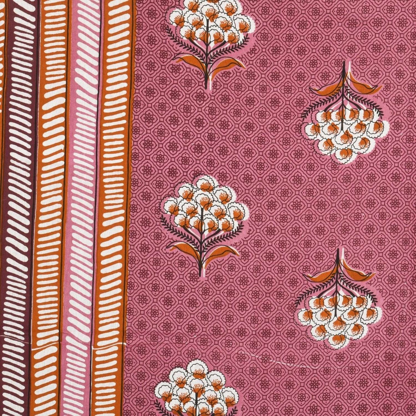 100% Pure Cotton Traditional Printed Bedsheet for Double Bed King Size Bedsheet with 2 Pillow Covers