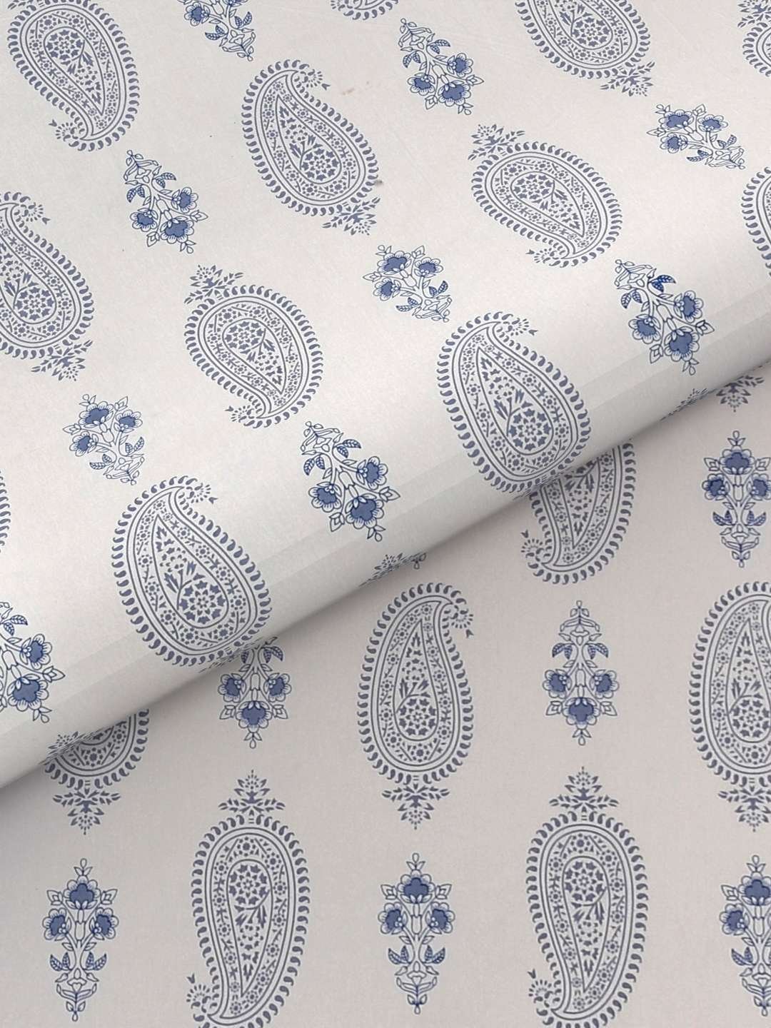100% Pure Cotton Traditional Printed Bedsheet for Double Bed King Size Bedsheet with 2 Pillow Covers