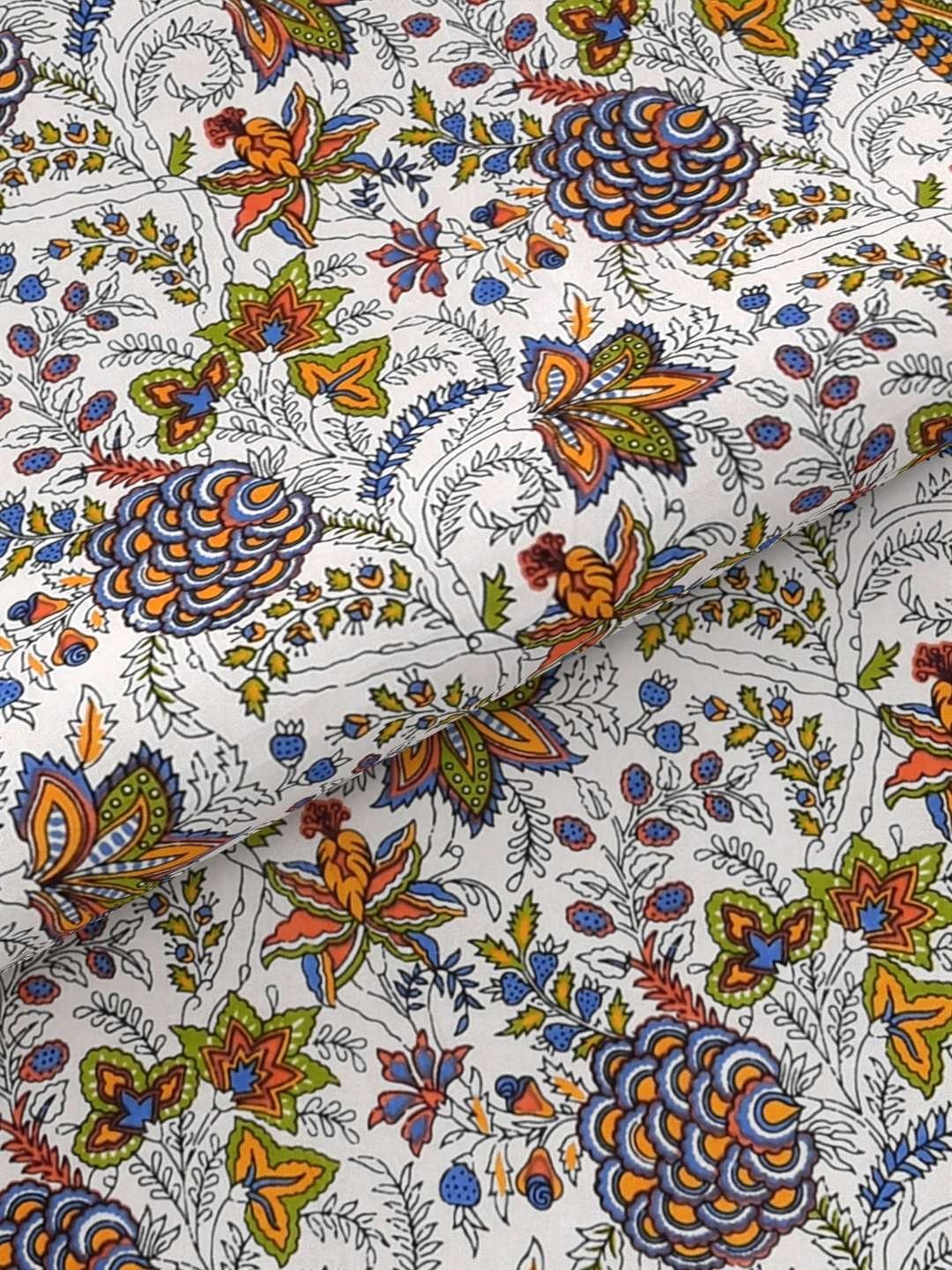 100% Pure Cotton Traditional Printed Bedsheet for Double Bed King Size Bedsheet with 2 Pillow Covers
