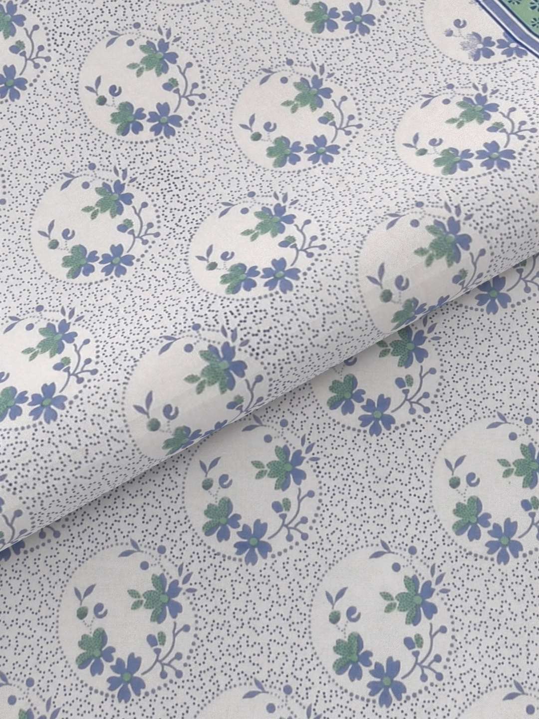 100% Pure Cotton Traditional Printed Bedsheet for Double Bed King Size Bedsheet with 2 Pillow Covers
