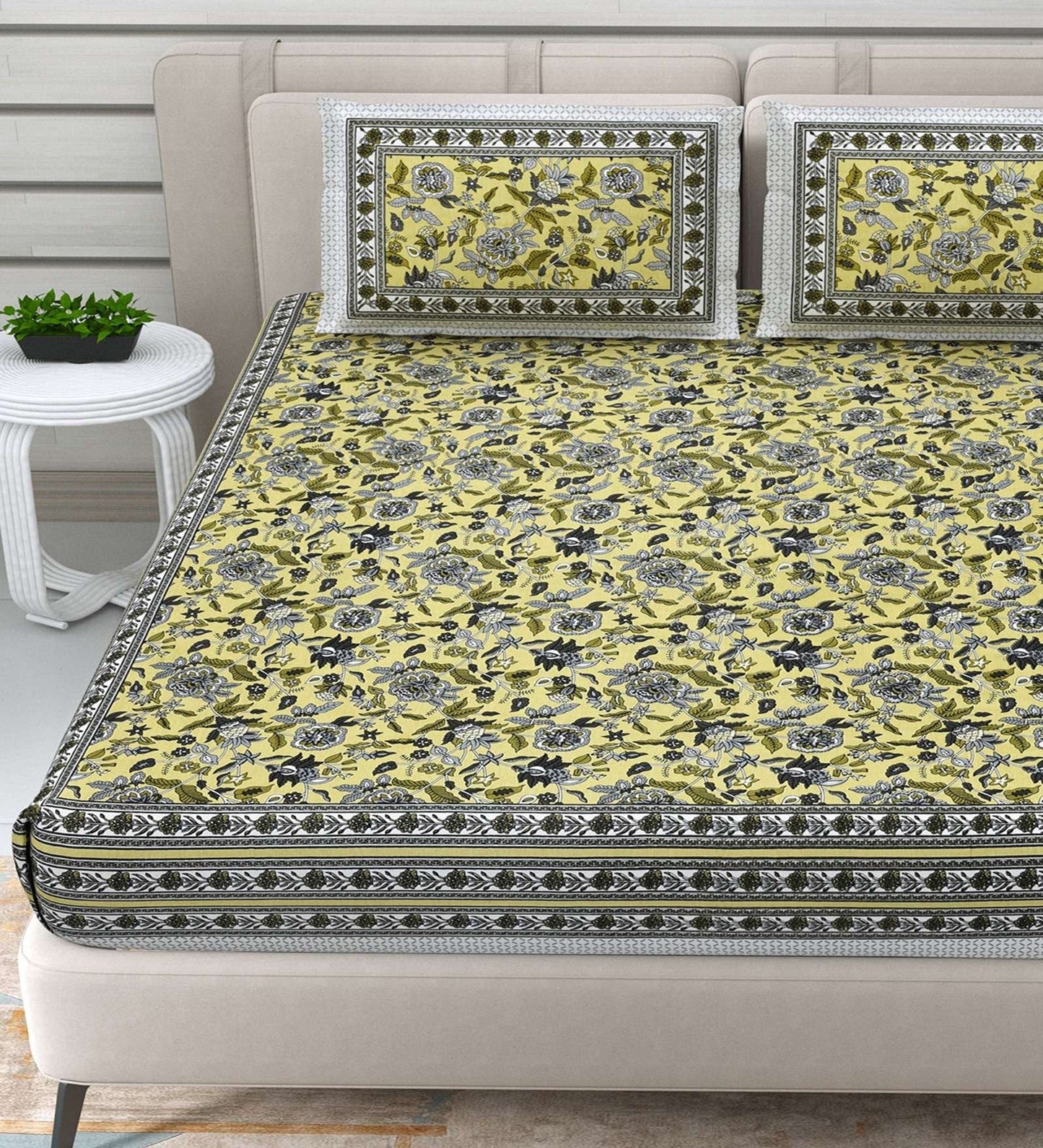 100% Pure Cotton Traditional Printed Bedsheet for Double Bed King Size Bedsheet with 2 Pillow Covers