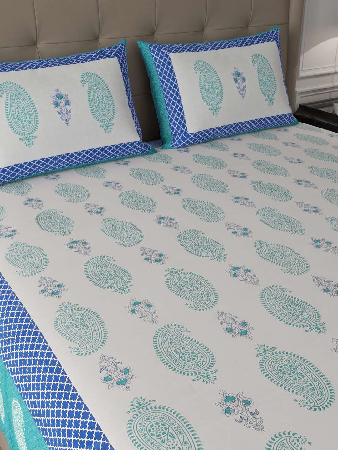 100% Pure Cotton Traditional Printed Bedsheet for Double Bed King Size Bedsheet with 2 Pillow Covers