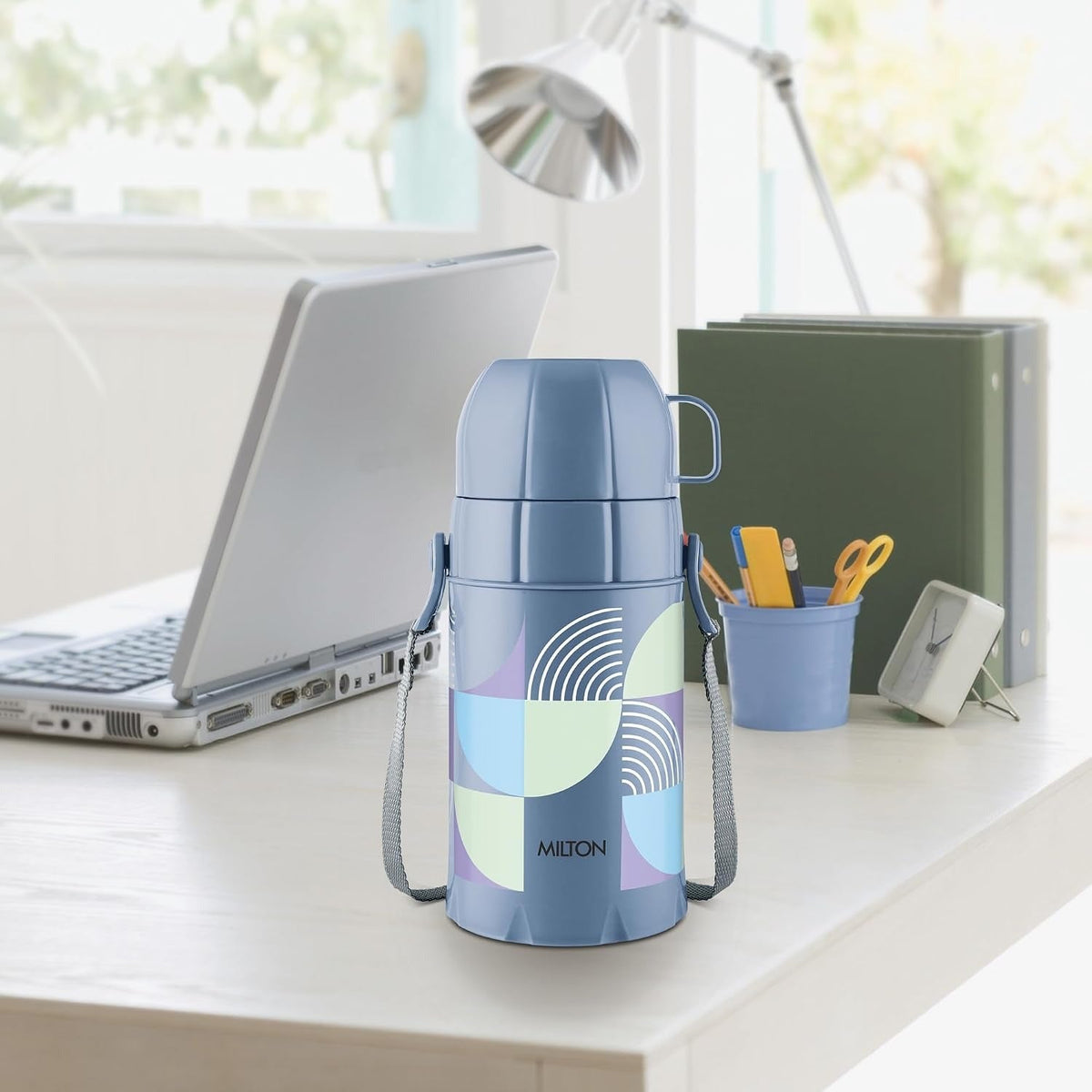 Milton Eiffel 500 Vacuum Insulated Thermos Flask with Strap to Carry, 480 ml
