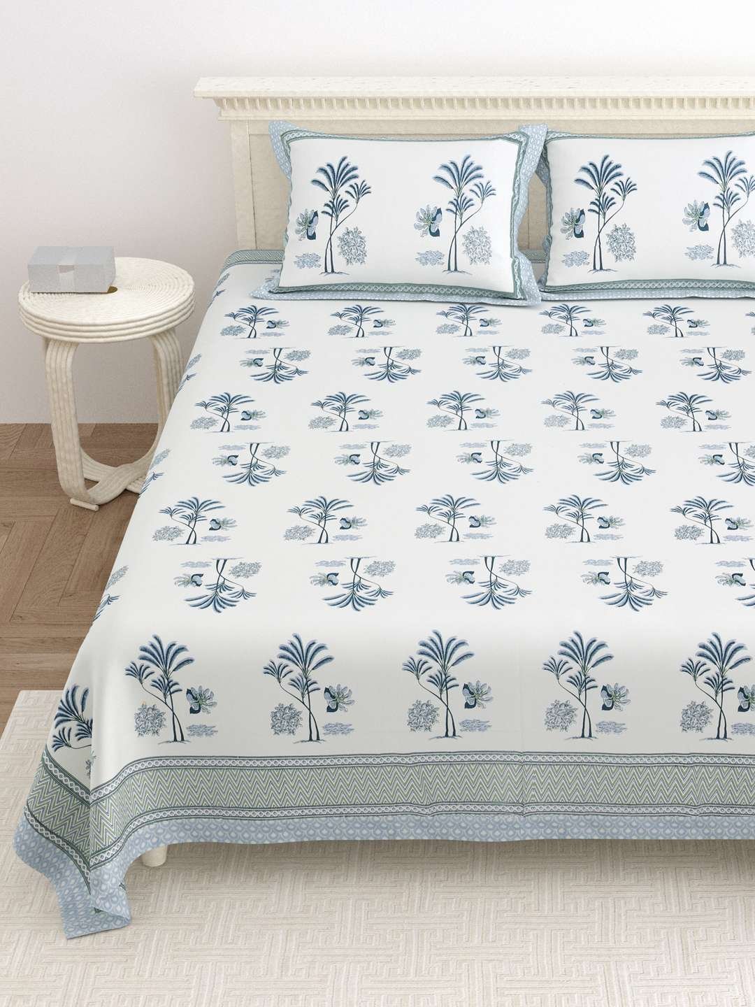 100% Pure Cotton Traditional Printed Bedsheet for Double Bed King Size Bedsheet with 2 Pillow Covers