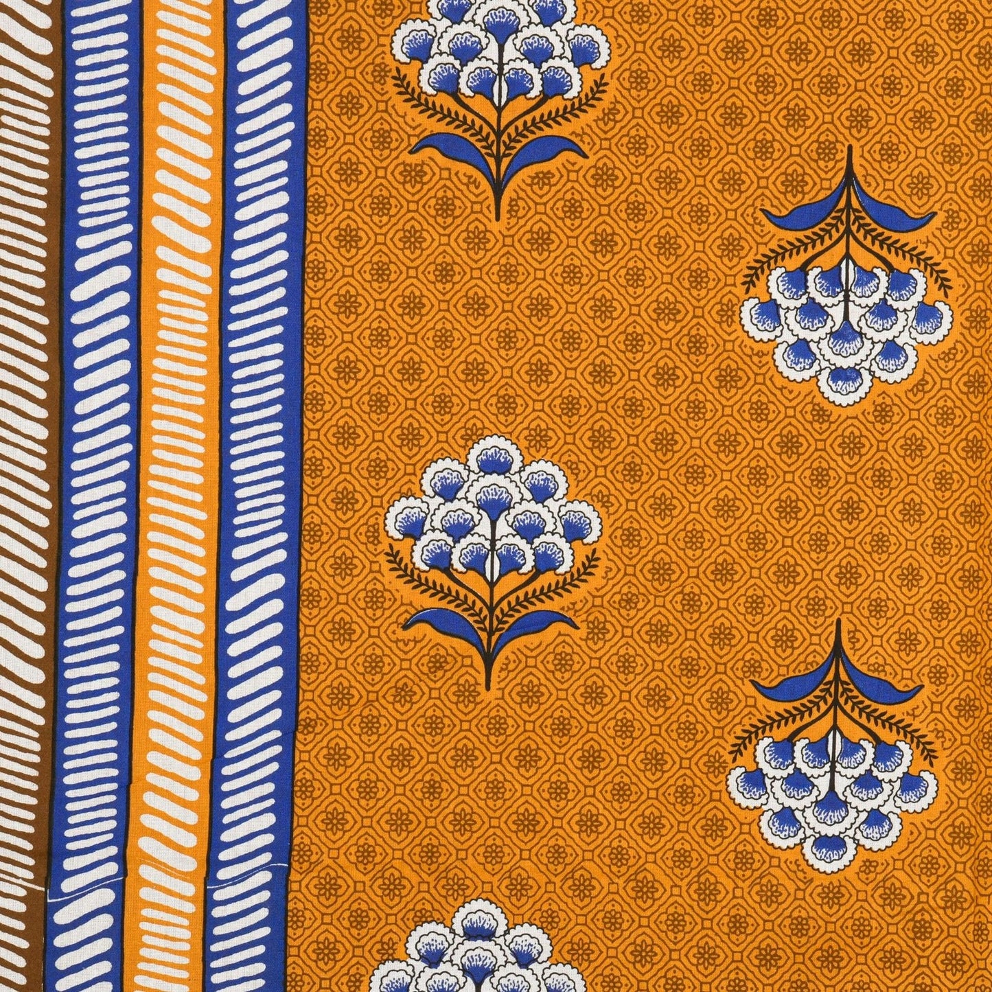 100% Pure Cotton Traditional Printed Bedsheet for Double Bed King Size Bedsheet with 2 Pillow Covers