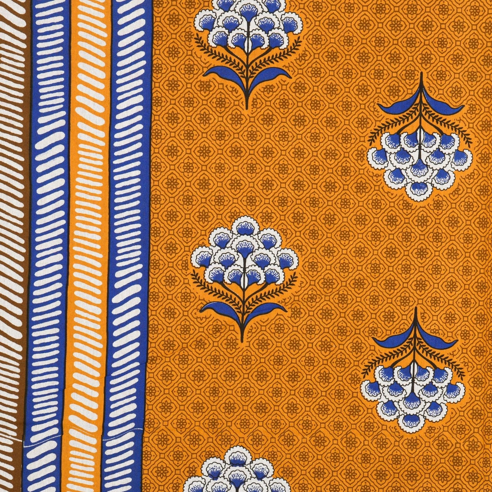 100% Pure Cotton Traditional Printed Bedsheet for Double Bed King Size Bedsheet with 2 Pillow Covers