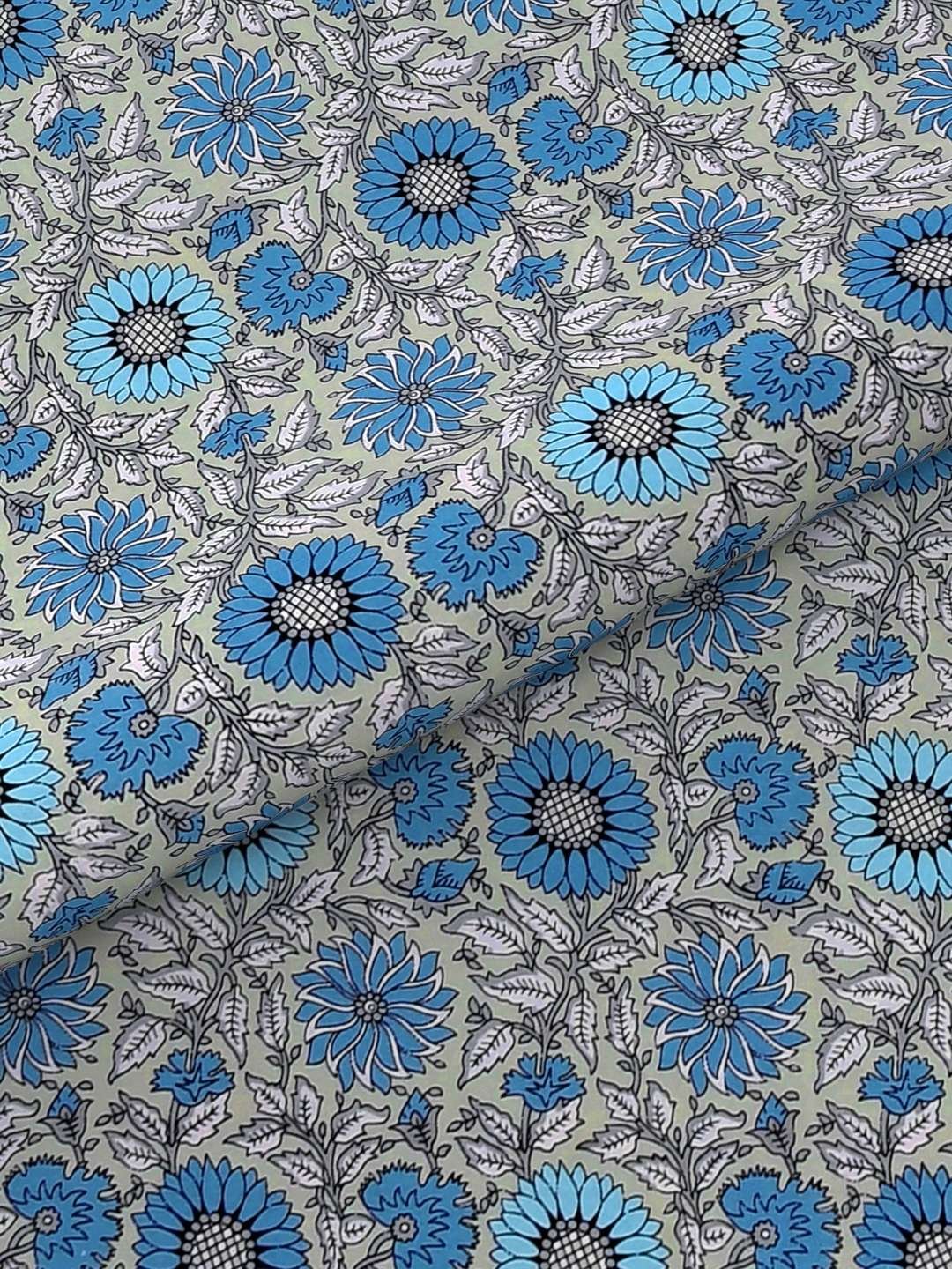 100% Pure Cotton Traditional Printed Bedsheet for Double Bed King Size Bedsheet with 2 Pillow Covers