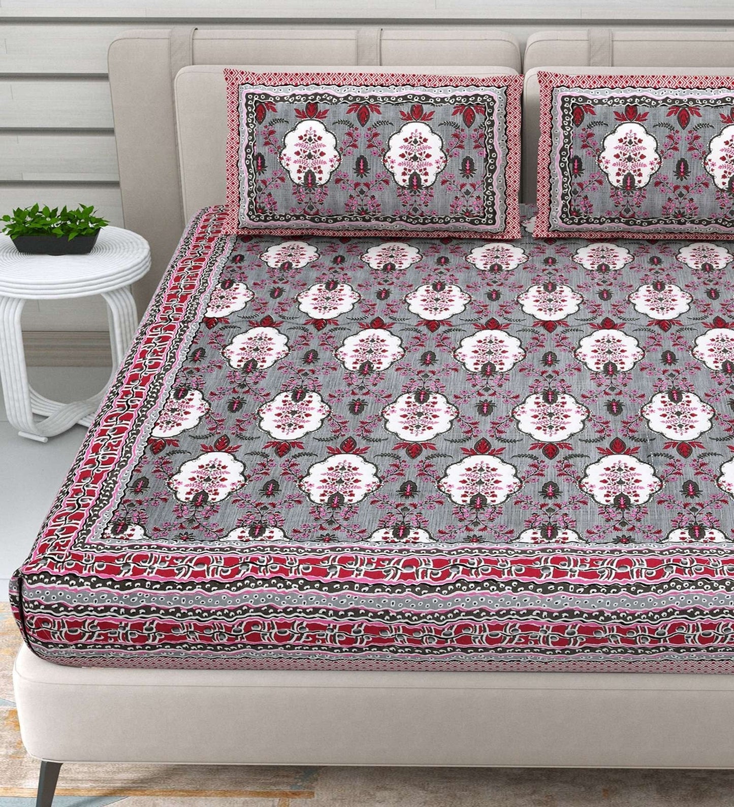 100% Pure Cotton Traditional Printed Bedsheet for Double Bed King Size Bedsheet with 2 Pillow Covers